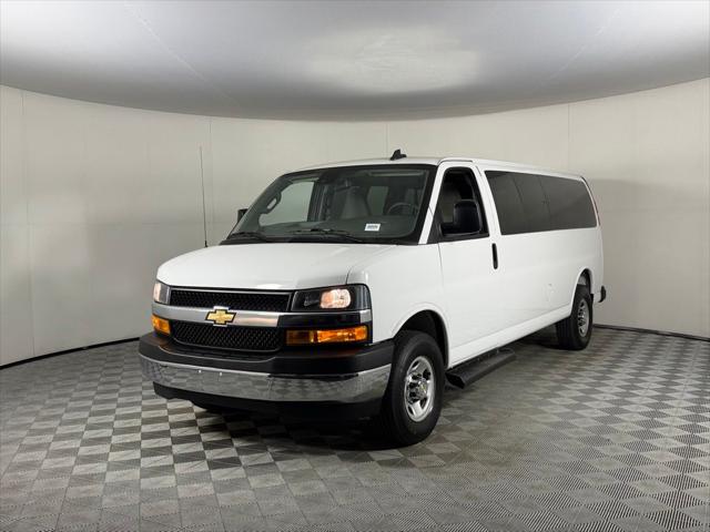 2025 Chevrolet Express Passenger RWD 3500 Extended Wheelbase LT