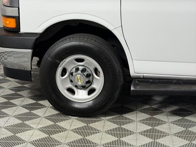 2025 Chevrolet Express Passenger RWD 3500 Extended Wheelbase LT
