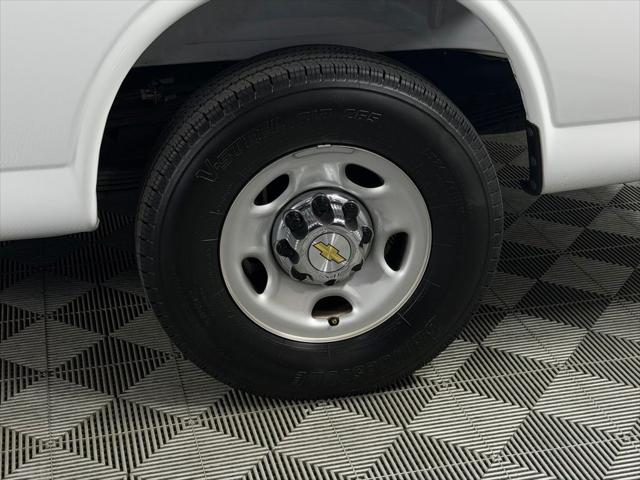 2025 Chevrolet Express Passenger RWD 3500 Extended Wheelbase LT