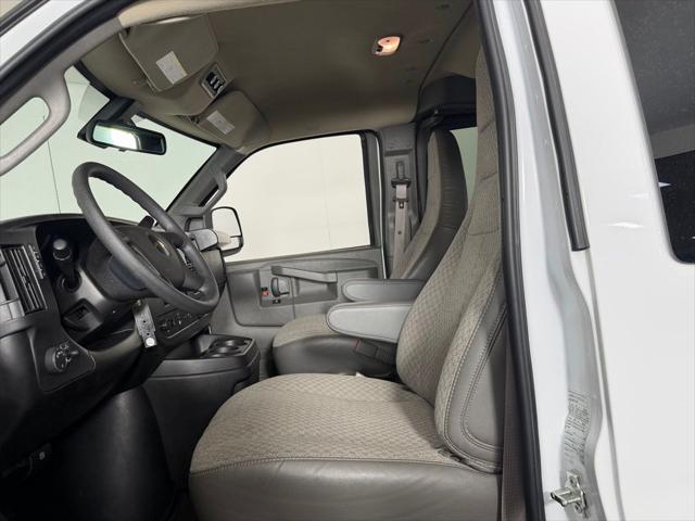 2025 Chevrolet Express Passenger RWD 3500 Extended Wheelbase LT