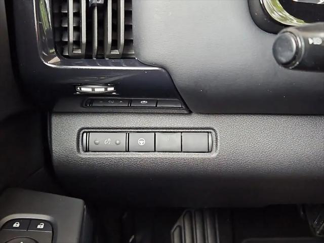 2024 Nissan Pathfinder SV FWD