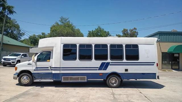 2003 Ford E-450 Cutaway E-450