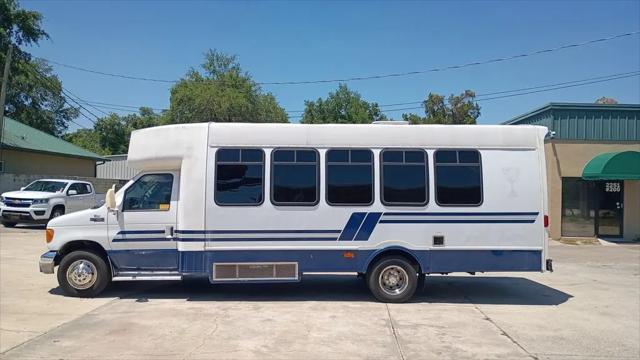 2003 Ford E-450 Cutaway E-450