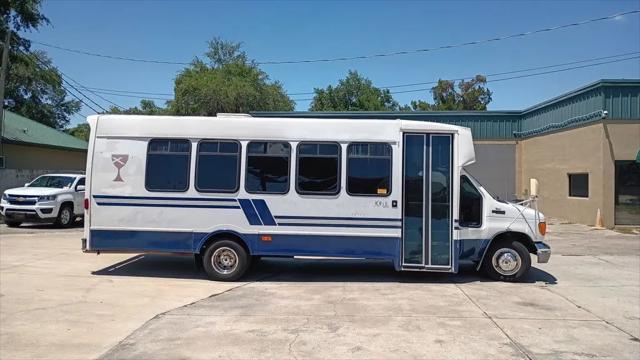 2003 Ford E-450 Cutaway E-450