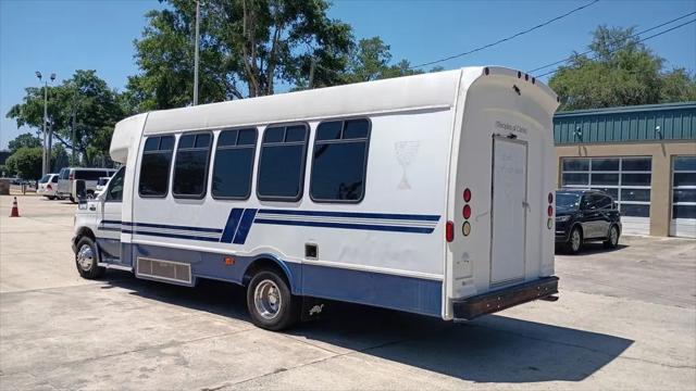 2003 Ford E-450 Cutaway E-450