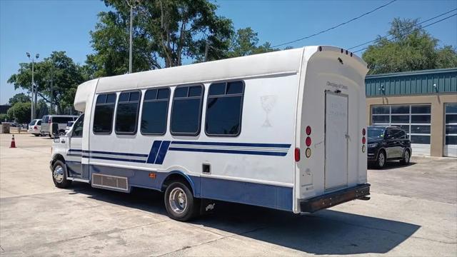 2003 Ford E-450 Cutaway E-450