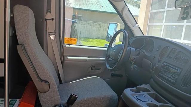 2003 Ford E-450 Cutaway E-450