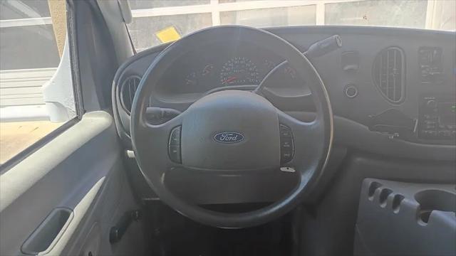 2003 Ford E-450 Cutaway E-450