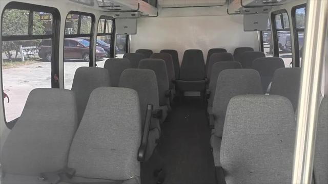 2003 Ford E-450 Cutaway E-450