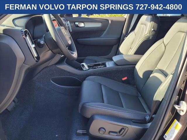 2025 Volvo XC40 B5 Ultra Dark Theme