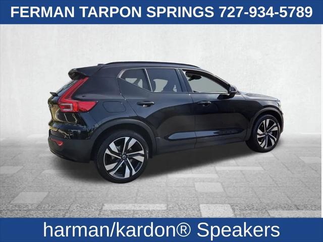 2025 Volvo XC40 B5 Ultra Dark Theme