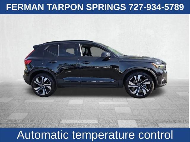 2025 Volvo XC40 B5 Ultra Dark Theme