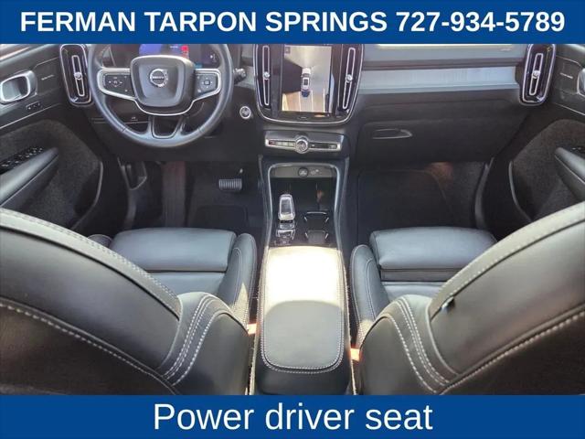 2025 Volvo XC40 B5 Ultra Dark Theme