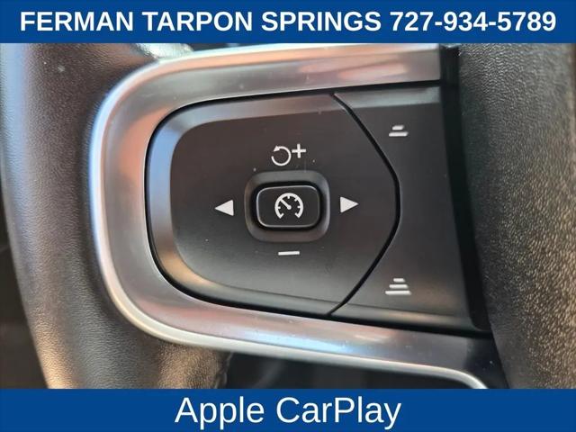 2025 Volvo XC40 B5 Ultra Dark Theme