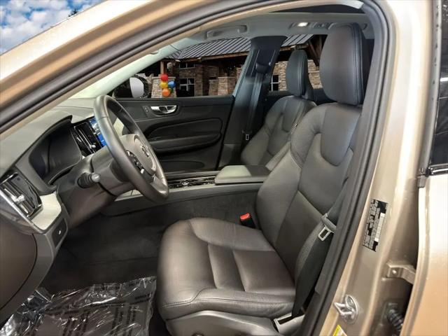 2025 Volvo XC60 B5 Plus
