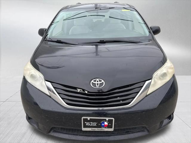 2016 Toyota Sienna LE 8 Passenger
