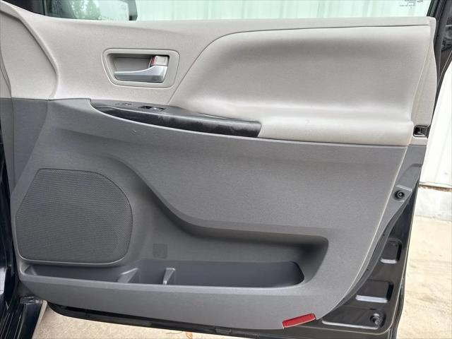 2016 Toyota Sienna LE 8 Passenger