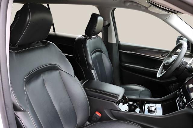 2023 Jeep Grand Cherokee L Limited 4x2