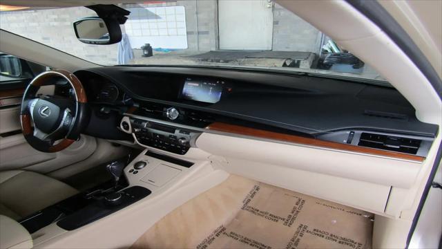 2015 Lexus ES 300h ES 300h