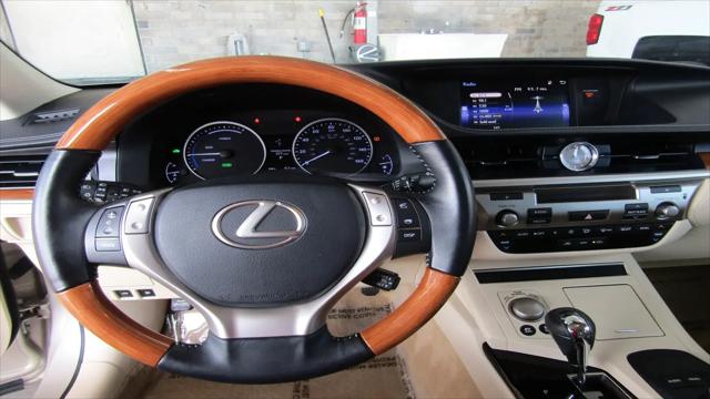 2015 Lexus ES 300h ES 300h