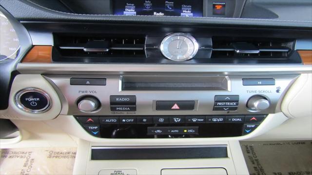 2015 Lexus ES 300h ES 300h