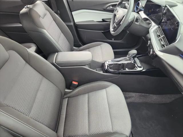 2025 Chevrolet Trax FWD LT