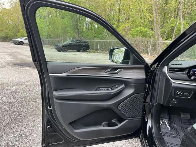 2026 Jeep Grand Cherokee L Altitude 4x4