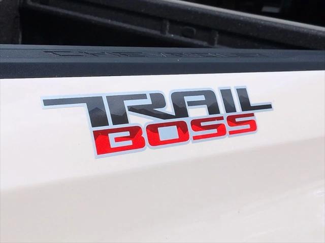 2026 Chevrolet Silverado 1500 4WD Crew Cab Short Bed Custom Trail Boss