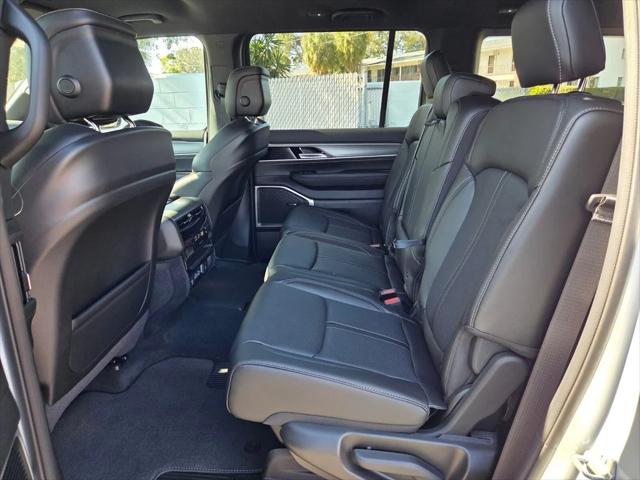 2026 Jeep Grand Wagoneer 4x2