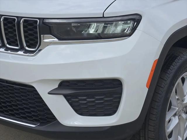 2026 Jeep Grand Cherokee Laredo 4x2