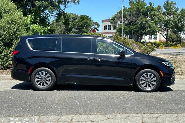 2024 Chrysler Pacifica Hybrid Select