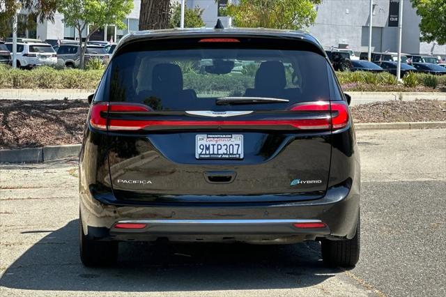 2024 Chrysler Pacifica Hybrid Select