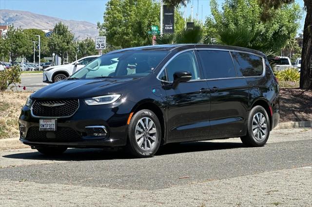 2024 Chrysler Pacifica Hybrid Select