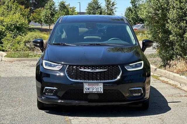2024 Chrysler Pacifica Hybrid Select