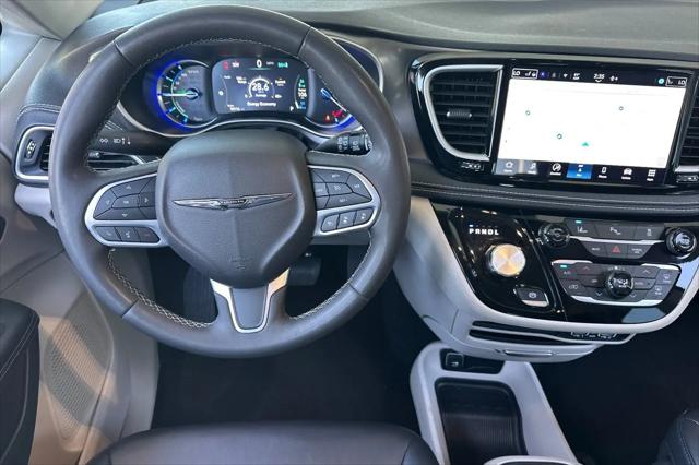 2024 Chrysler Pacifica Hybrid Select