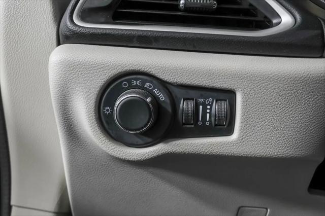 2022 Chrysler Voyager LX