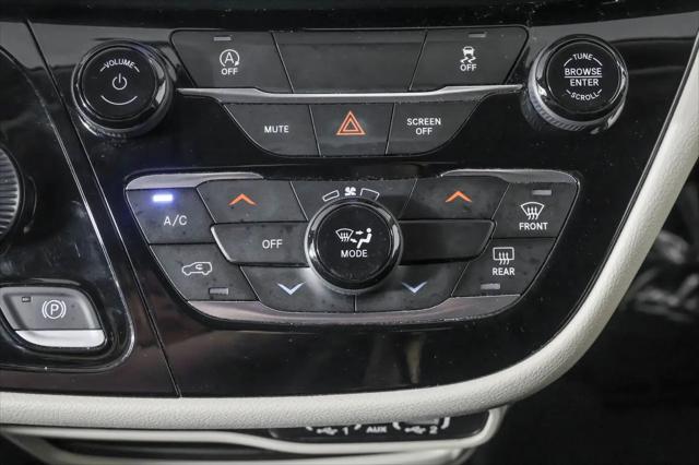 2022 Chrysler Voyager LX