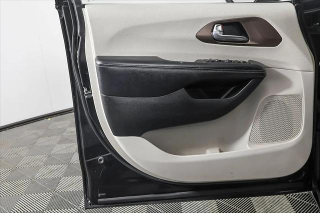 2022 Chrysler Voyager LX