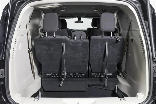 2022 Chrysler Voyager LX