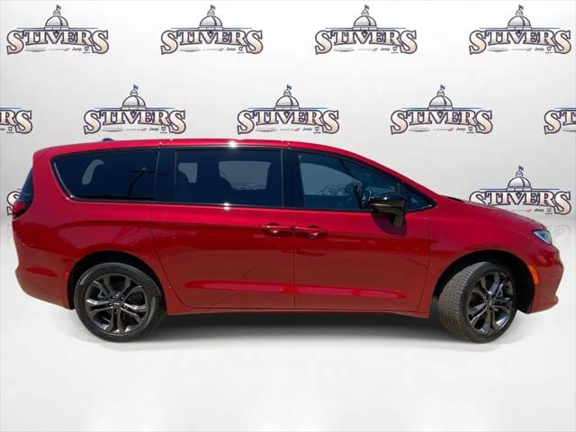 2026 Chrysler Pacifica Select AWD