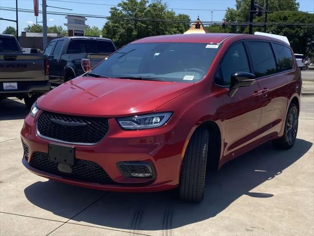 2026 Chrysler Pacifica Select AWD