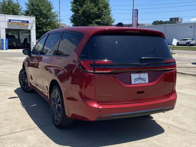 2026 Chrysler Pacifica Select AWD