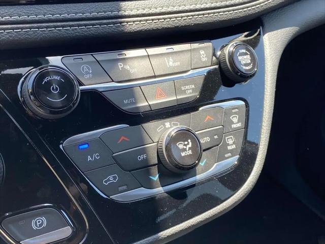 2026 Chrysler Pacifica Select AWD