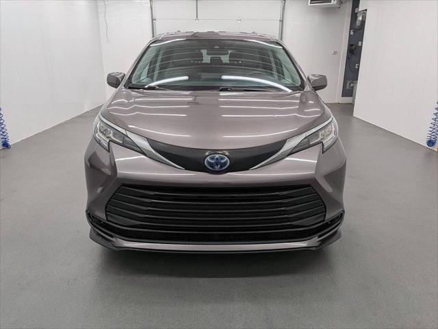 2022 Toyota Sienna LE