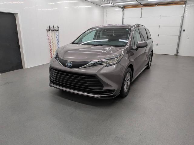 2022 Toyota Sienna LE