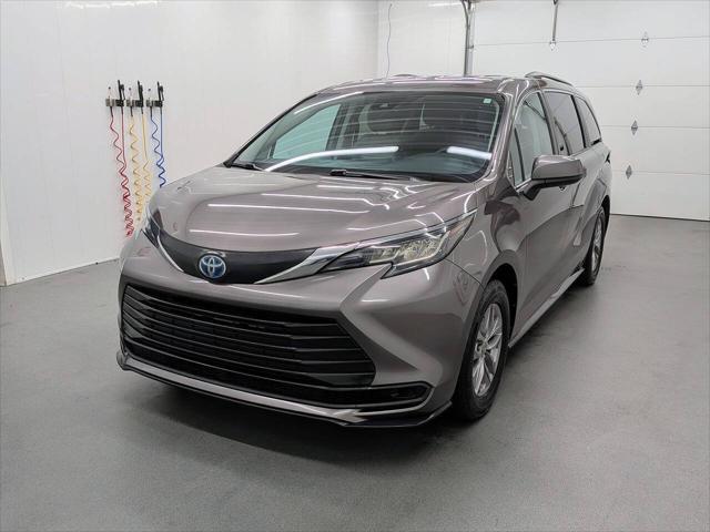 2022 Toyota Sienna LE