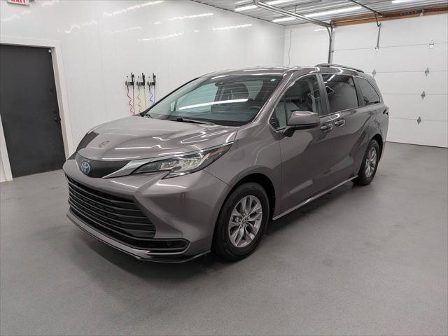 2022 Toyota Sienna LE