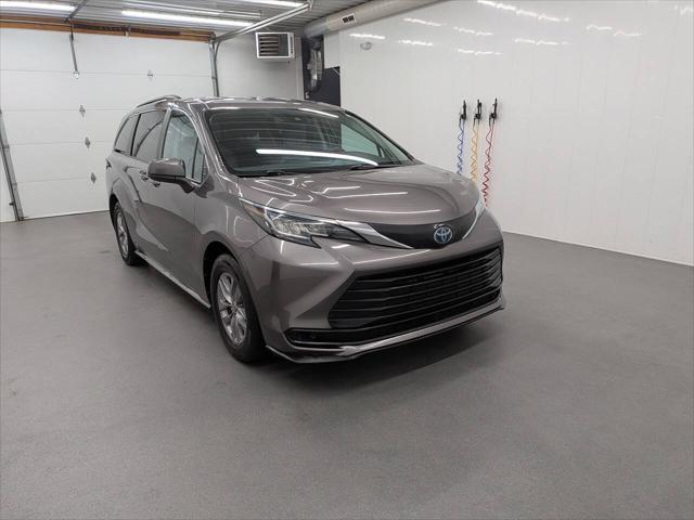 2022 Toyota Sienna LE