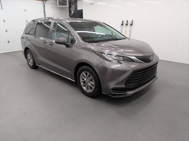2022 Toyota Sienna LE