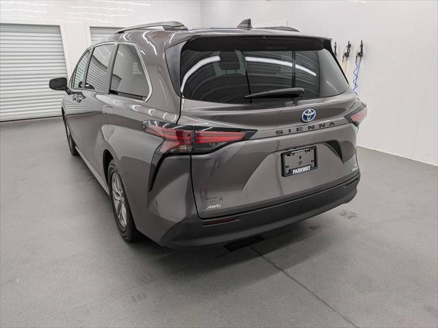 2022 Toyota Sienna LE